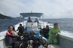 2010_tokashiki boat divers.JPG